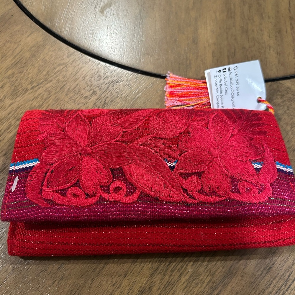 Red Floral Embroidered Women's Cloth Wallet, NWT, Absolutely Gorgeous, 4 x 8. - Picture 5 of 14
